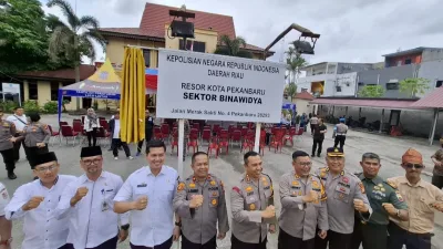 Kapolresta Pekanbaru Resmikan Nomenklatur Polsek Tampan Menjadi Polsek Binawidya