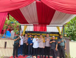 Kapolrestabes Medan Beserta Tokoh Masyarakat Membunyikan Sirine Menandakan Terbentuknya Polsek Medan Tembung