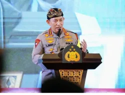 Kapolri Beri Penghargaan Masuk POLRI Untuk Casis Bintara Korban Begal Di Jakarta Barat