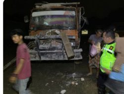 Polsek Parung Panjang Bersama Unit Laka Lantas Tangani Adanya Kecelakaan Truk Tronton Menabrak Warung di Wilayah Parung Panjang