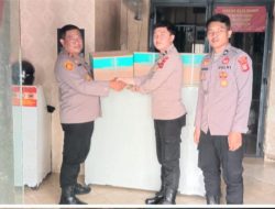 Kapolsek Ciawi Lakukan Penyerahan Bantuan Kitab Suci Al-Quran Kepada Sat-Tahti Polres Bogor Untuk Para Tahanan
