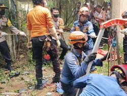 Polsek Rumpin Bersama Team Basarnas Evakuasi Adanya Ditemukan Jasad Laki-Laki di Dalam Sumur Yang Diduga Terjatuh