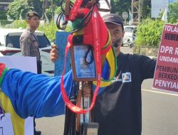 Tolak RUU Penyiaran, Jurnalis Bogor Gelar Aksi Demo Di Simpang Gadog