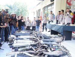 Polsek Koja Musnahkan Ratusan Knalpot Brong