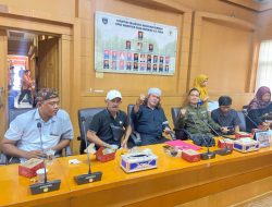 Angkutan Batubara Meresahkan, DPD KAMPUD Oku Timur Bersama Warga Martapura Geruduk Gedung DPRD Setempat