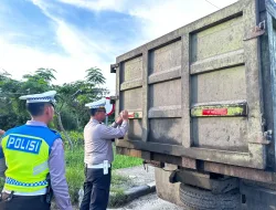 Minimalisir Kerawanan Laka Lantas, Satlantas Polres Siak Berikan Tanda Khusus Pada Kendaraan Yang Melintas