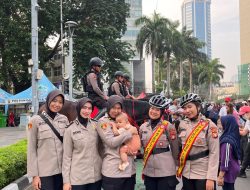 Polwan Polres Metro Jakarta Pusat Amankan Car Free Day di Bundaran HI