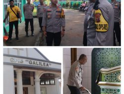 Polisi di Sukabumi Bersihkan Tempat Ibadah