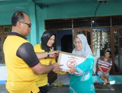 Sambut HUT Bhayangkara ke-78, Polres Jakut Bagikan Sembako Ke Warga Semper Barat