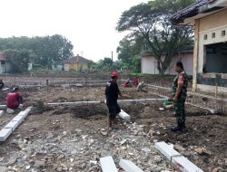 Babinsa Pantau Pembangunan Unit Pelayanan Makan Bergizi Dapur Sehat