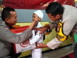 Bantuan Sosial Berupa Sembako Menjelang Hari Bhayangkara Ke 78 Tahun 2024 Kepada Yayasan Yatim Piatu Nurul Iman Jafariyah