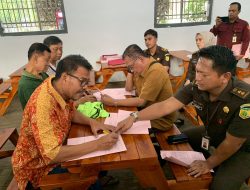 Tim Penyidik Pidsus Kejati Jabar Melimpahkan Dua Tersangka dan Barang Bukti (Tahap II) Kepada Kejari Bekasi