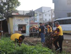 Menjelang Hari Bhayangkara Ke- 78, Polres Metro Tangerang Kota Gelar Bakti Religi dan Bebersih Bantaran Sungai Angke