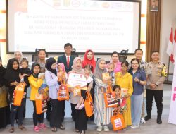 Cegah Stunting, Polres Sukabumi Bersama IDI Berikan Makanan Tambahan Kepada Ratusan Anak