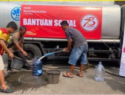 Polsek Ciampea Bersama Bhayangkari Bagikan Air Bersih Dalam Menyambut  HUT Bhayangkara ke-78