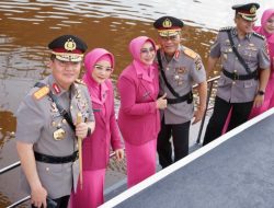 Polda Riau Gelar Upacara Tabur Bunga di Sungai Siak, Jelang Peringatan Hari Bhayangkara Ke-78