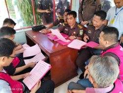 Penyerahan Tahap II Lima Tersangka Tipikor Kredit Fiktif Bank Intan Jabar Garut ke JPU