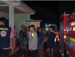 Polsek Tanjungsari Bersama Instansi Terkait Evakuasi Olah TKP Dan Lakukan Penyelidikan Adanya Kebakaran Rumah Yang Diperkirakan Mengalami Kerugian Capai Rp 30 Juta