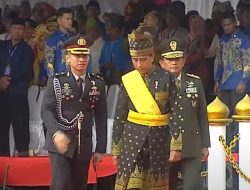 Gunakan Baju Kesultan Melayu Riau, Presiden Jokowi Pimpin Peringatan Hari Lahir Pancasila 2024 di Dumai