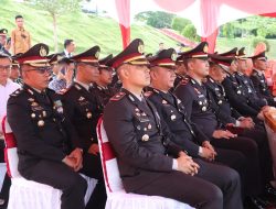 Hari Bhayangkara ke -78, Kapolres Pelalawan Berikan Penghargaan Kepada 21 Anggota Polri Berprestasi
