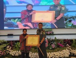 Dandim 1715/Yahukimo Menerima Penghargaan Menteri Sosial RI atas Dedikasi dan Kontribusi Dalam Penanganan Bencana Alam di Yahukimo