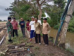 Babinsa Cek Lokasi Penempatan Rumah Pompanisasi di Desa Karang Jaya