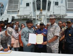Bakamla RI Jemput 16 Nelayan Indonesia Yang Ditangkap Malaysia
