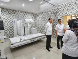 Jokowi Tinjau Pelayanan Kesehatan di RSUD Alimuddin Umar Lampung Barat