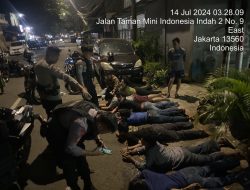 Belasan Pelaku Tawuran Yang Mempersenjatai Diri dengan Senapan Angin dan Sajam Diringkus Polisi
