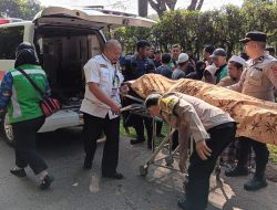 Polsek Citeureup Cek Lokasi TKP Dan Lakukan Evakuasi Bersama Instansi Terkait  Adanya Laporan Warga Masyarakat  Yang Meninggal Mendadak di Pinggir Jalan