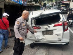 Polsek Cisarua Bersama Unit Laka Lantas Tangani Adanya Kecelakaan Lalu Lintas di Jalan Raya Puncak