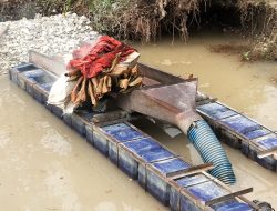 Polsek Kuantan Tengah Musnahkan 7 Rakit PETI Jenis Sitingkai di Desa Beringin Taluk
