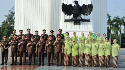 Dalam Rangka HBA ke-64 dan HUT IAD ke-24, Wakil Jaksa Agung Pimpin Upacara Ziarah dan Tabur Bunga di Taman Makam Pahlawan Kalibata