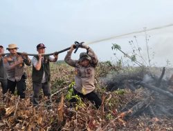 Dipimpin Langsung Kapolres Siak, Tim Gabungan Berhasil Padamkan Api di Tasik Betung