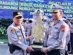 Kapolda Metro Jaya Beri Penghargaan Kepada 14 Personel Peraih Medali Karate Kapolri Cup 2024