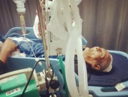 Polsek Ciomas Bersama Instansi Terkait Dan Warga Masyarakat Cek TKP Serta Evakuasi Terkait Adanya Musholla Ambruk di Desa Sukamakmur, Satu Orang Luka Berat