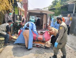 Polsek Ciomas Bersama Instansi Terkair Olah TKP Dan Evakuasi Terkait Penemuan Mayat Laki-Laki di Perumahan Nuansa Indah Ciomas