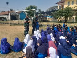 Babinsa Tanamkan Wawasan Kebangsaan kepada Siswa SDN 01 Kampung Gebang Desa Satria Jaya