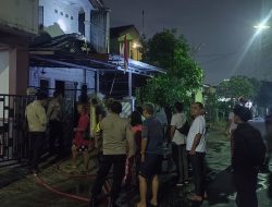 Polsek Cileungsi Bersama Instansi Terkait Cek TKP Lokasi Kebakaran Rumah di Cileungsi Diduga Akibat Lilin, Tidak Ada Korban Jiwa