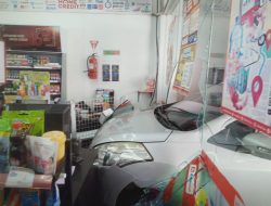Polsek Cisarua Bersama Instansi Terkait Tangani Adanya Kecelakaan Menimpa Minimarket  di Depan Rumah Sakit Paru Cisarua, Bogor: Kerugian Materi Capai Rp.8 Juta