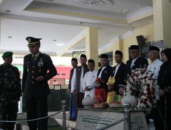 Peringati HUT RI ke-79 Dandim 0509 Bersama Forkopimda dan Tokoh Bekasi Gelar Zikir dan Tabur Bunga di Makam Pahlawan KH. Noer Alie