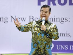 Dirjen Dukcapil Kemendagri Bahas Tantangan Revolusi Industri 4.0 dan Tata Kelola Kependudukan dalam Kuliah Umum UNS