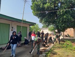 Babinsa Desa Ciantra Bersama Mahasiswa Pelita Bangsa Gelar Kerja Bakti di Kampung Kukun