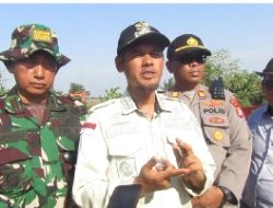 Menjawab Persoalan Kekeringan Danramil 11 Pebayuran Bersama Muspika Hadiri Kegiatan Tanggap Darurat Kekeringan di Desa Karangharja