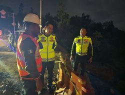 Jalan Lintas Riau Sumbar Amblas, Satlantas Polres Kampar Berlakukan Sistem Buka Tutup
