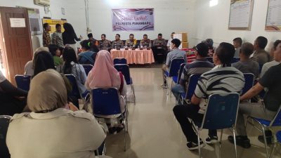 Tampung Aspirasi Masyarakat, Polsek Binawidya Gelar Jumat Curhat di Kelurahan Delima