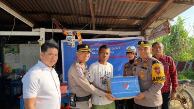 Hari Lalu Lintas Bhayangkara ke-69, Polres Dumai Beri Bantuan Masyarakat Kurang Mampu