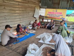 Sambang Warga di Gudang Pinang Ahui, AKP Rhino Handoyo SH: Pentingnya Sinergitas TNI dan Polri Dalam Menjaga Keamanan Masyarakat