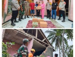 Kapolsek Tegalbuleud Polres Sukabumi Bersama Forkopimcam Berikan Bantuan Sembako kepada Korban Rumah Ambruk