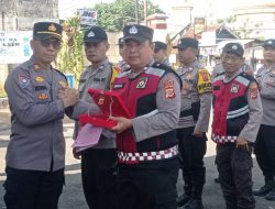 Kapolsek Caringin Berikan Reward Kepada Anggotanya Atas Kinerjanya